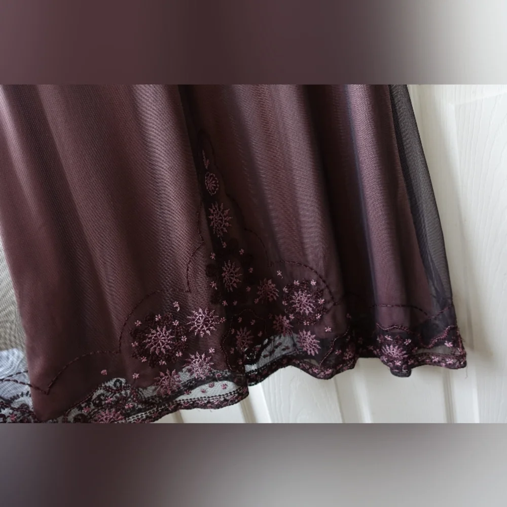 RW&CO. Y2k Sexy Lace Deep Plum V-Neck Midi Dress - Picture 6 of 13